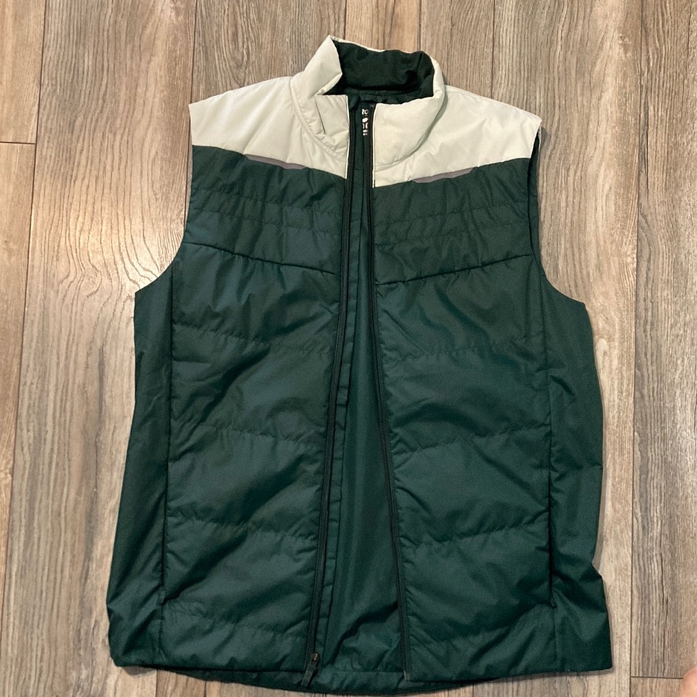 Brooks Men No Sleeve Puffer Vest